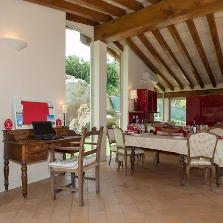 Sleeps 6 Pool Air Con Wifi